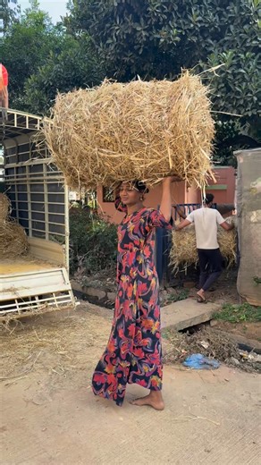 Nidhi Gowda on Instagram: "#socialmediamarketing #socialmediatips #laharigowda96 #instagramkannada #shortsreels reels"