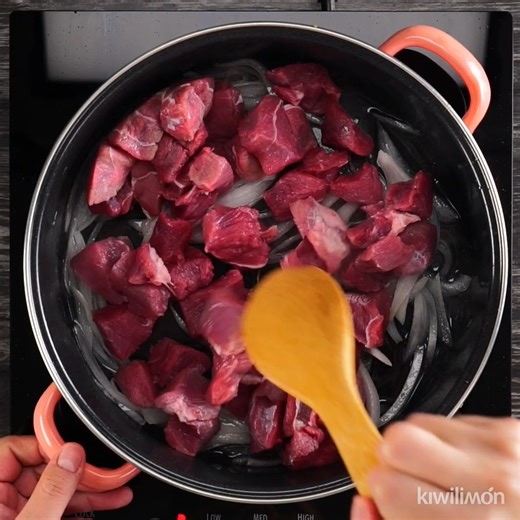 Dale un toque picosito a tu comida con esta carne con ejotes al chipotle 🌶️🥩. Es rápida de hacer y rendidora. Receta: https://bit.ly/480Gvk1 | kiwilimón