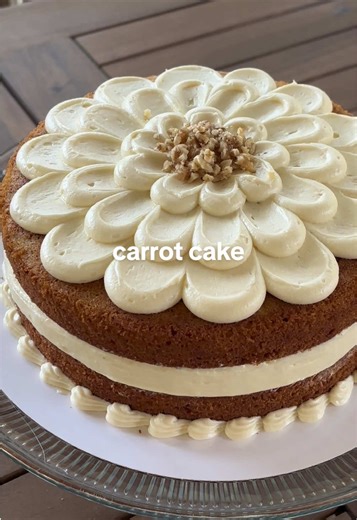 Watch my ice a carrot cake! 🥕🎂🌼 #carrotcake #icing | cake