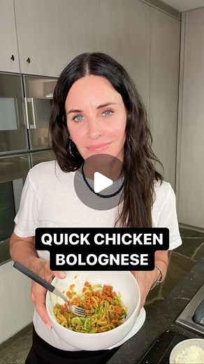 Courteney Cox on Instagram: "Quick Chicken Bolognese •2 T olive oil •1 medium yellow onion, chopped •2 cloves of garlic, minced •1/2 tsp Italian seasoning •1/4 tsp salt •2 lb ground white meat chicken •1 sweet Italian turkey sausage, casing removed •1 spicy Italian turkey sausage, casing removed •6 cups of your favorite marinara sauce (I like Rao’s) •1 T fresh parsley, chopped •1 T fresh basil, chopped 1. In a large saucepan, heat the olive oil over med-hi heat. Crumble both sausages and sauté u