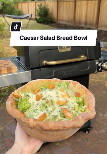 Salad tastes so much better when it's in a bread bowl. 🥗 🍞🔥 #NinjaFlexFlame #BreadBowl