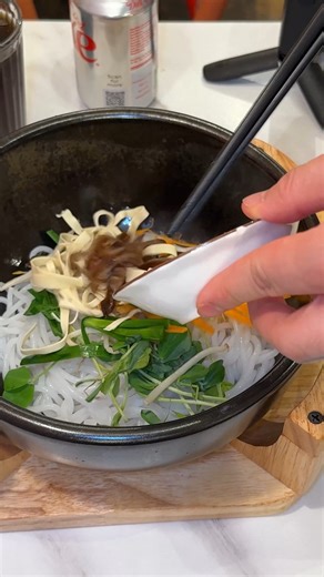 Authentic Crossing the Bridge Noodles in London! at YUN Cross Bridge Rice Noodles 过桥米线 #YunnanFood #ChineseFood #NoodleSoup #LondonFood | Strictly Dumpling