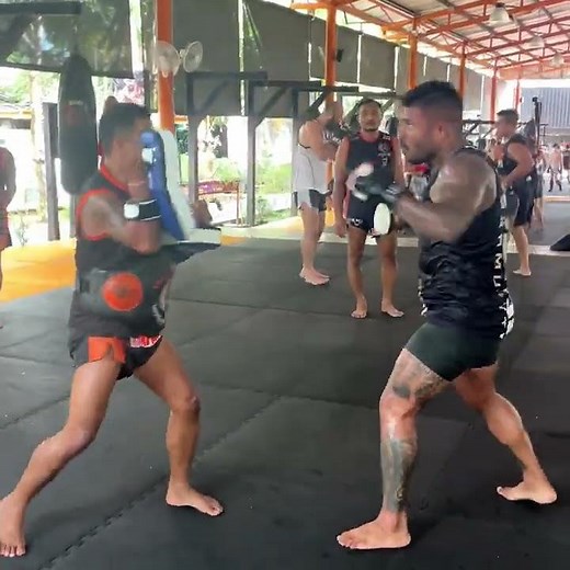 PFL fighter Bruno Miranda hits pads with Kru Nin