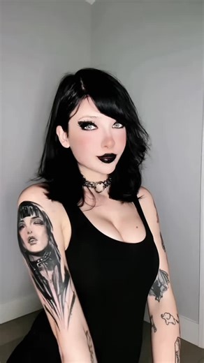 Bella on Instagram: "I was gonna pour my feelings out in this caption but I thought better than that lmfaooo • #bellbobagginses #goth #gothgirl #emogirl #egirl #emo #grunge #cosplay #tiktokgirl #blacklipstick #alt #fangs #permanentfangs #vampiregirl #alternative #linkinpark"