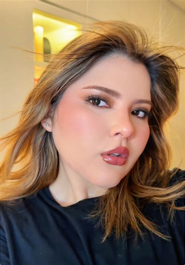 Solo una chica sin maquillaje y sin filtros desde distintos ángulos, por si las redes sociales te estaban haciendo compararte, te dejo esto 💌