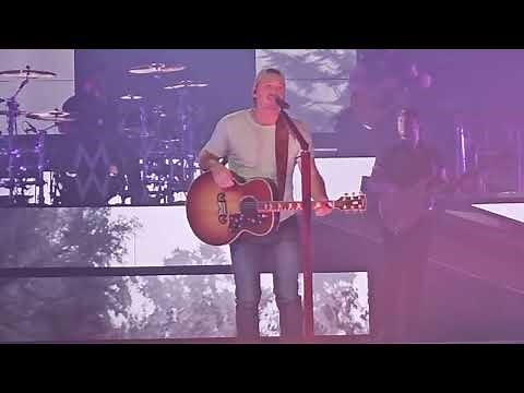 Morgan Wallen - Chasing you "Live"