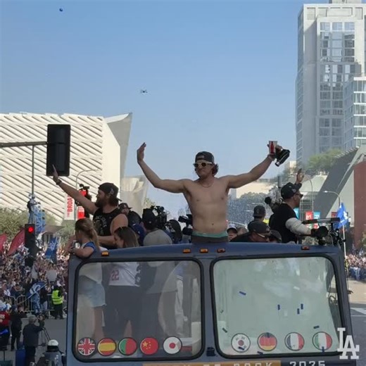 ¡¡El que gana goza!! Dodgers celebraron con un desfile el título de la Serie Mundial. La tarde del lunes, los Dodgers y la ciudad de Los Ángeles celebraron un título de Serie Mundial, el tercero en los últimos seis años. | Felix Guerra