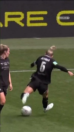 A week after announcing she's staying at Man City, Bunny Shaw puts them ahead in the FA Cup final 🔥