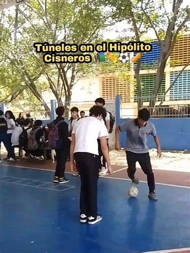 Túneles en el Liceo Hipólito cisneros 📚✏️⚽🥜 #futbol #futbolcallejero #liceo #tunel #freestyle