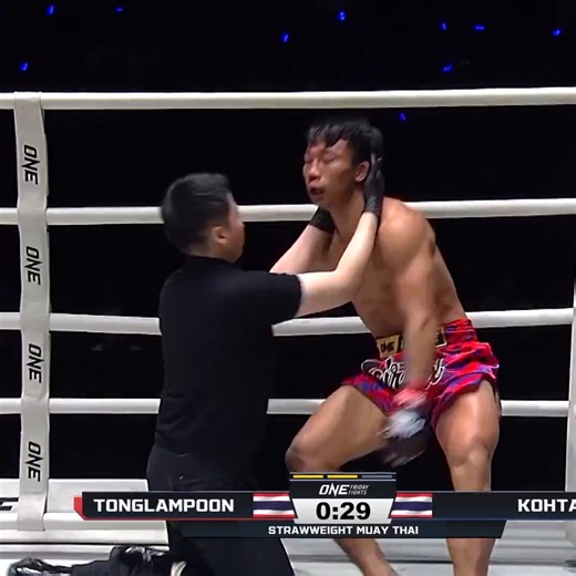 CRUMPLED 😵 Kohtao gets revenge on Tonglampoon with a vicious KO! #ONEFridayFights138 | ONE Championship