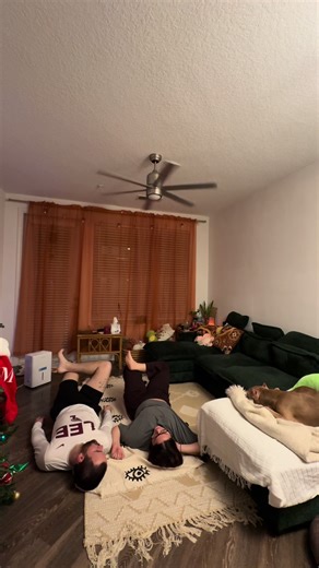 Here’s our head to toe, yoga, and mobility routine!👩🏽‍🤝‍👨🏻✨🩷 Neck: Side stretch (movement) chin to collar bone & chin to sky x4 both sides Back next stretch (movement side to side) Front neck stretch (movement side to side) Shoulders: Rolls x4 back & front Wing flaps up & down / out & in Wrist: Rolls open hands x4 each way Rolls closed hands x4 each way Fingers: Spread & fist x4 Open & claw x4 Side body: Side stretch both sides x4 both sides Seated twists both sides for a few seconds Spine