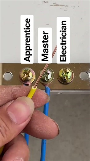 Apprentice vs. Master Electrician: Proper Wire Connection Technique #hack #electrician #wiring