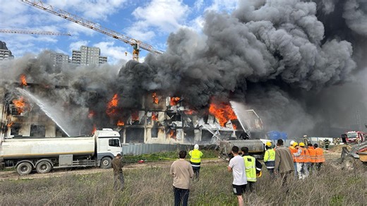 Esenyurt'ta işçi konteynerinde yangın çıktı - Dünya Gazetesi