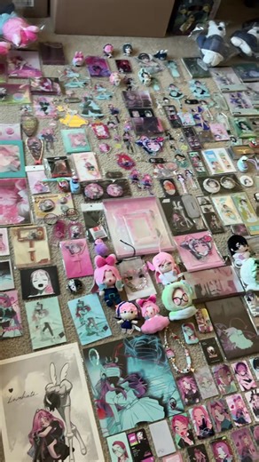 all of my mizisua merch^^!! i’ve been collecting for 10 months now and i have my other videos for the two others ivti next #alnst #alienstage #mizisua #haul #merch