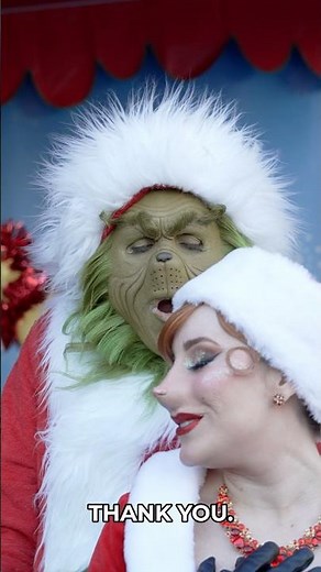 The Grinch's Christmas Compliment Has Martha Blushing💚 #grinch #christmas #humor