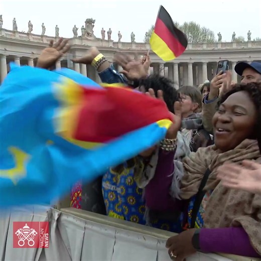 Duminică, 31 martie 2024, papa Francisc a prezidat Sfânta Liturghie a Paștelui și a transmis tradiționalul mesaj pascal ”Urbi et Orbi”. Pontiful a vorbit despre „pietrele grele” care, ca odinioară la mormântul Domnului, închid speranțele umanității. Mesajul pascal s-a încheiat cu binecuvântarea apostolică și darul indulgenței plenare. https://www.vaticannews.va/ro/papa/news/2024-03/urbi-et-orbi-pasti-2024-papa-francisc.html | Vatican News