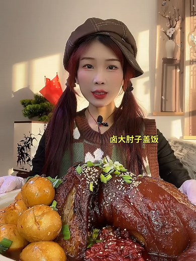 美味卤肉盖饭与鸡蛋的完美搭配