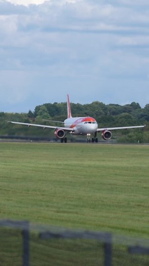211K views · 6.2K reactions | In this upload we have one of easyJet stunning Airbus A320 fleet departing Manchester Airport off runways 23L. #mightyorange #easyjet #airbus #a320 #manchesterairport #aviation #avgeek #airbuslovers #plane #planespotting | Think Planes | Facebook