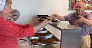 Tucson community lunch program gives seniors hot meals and friendships
