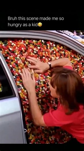 Hood on Instagram: "In The Middle (Season 1, Episode 2, “The Cheerleader”) 🎬 : The Heck family’s car is filled to the brim with jellybeans as part of a desperate promotion to save their dealership job. Mom Frankie drags the whole family into the chaos, juggling expired-food shopping, swim team tryouts, and library fines all at once.Their attempt to appear in control slowly spirals as the jellybeans solidify into one giant lump inside the car. Meanwhile, daughter Sue tries out for the swim team
