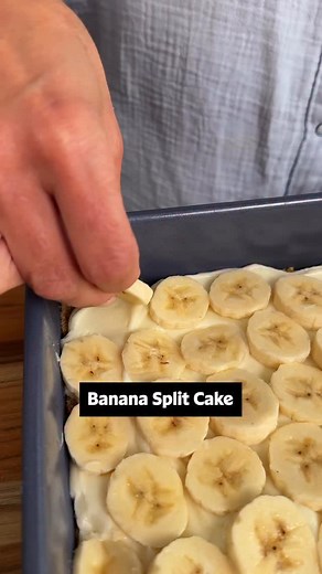 This is a banana split with a twist! 🍨🍌 Nicole does it again with this Southern-Style Banana Split Cake! 🍰 It includes all the usual suspects, but the difference is that you can serve this one to the whole party! Continue reading or click the link in the @allrecipes bio to get the full recipe. Ingredients: 2 cups graham cracker crumbs ¾ cup white sugar ¼ pound butter, melted 2 (8 ounce) packages cream cheese 1 ½ cups confectioners’ sugar 4 bananas, sliced 1 (15 ounce) can crushed pineapple, d