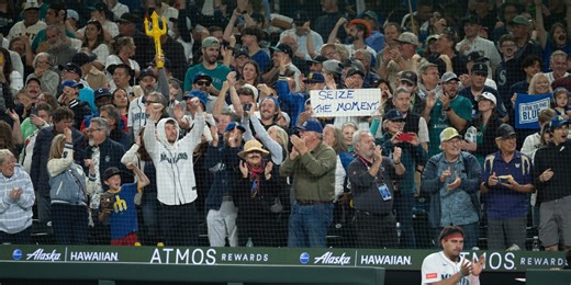 Mariners seize the moment, come from behind to clinch playoff berth