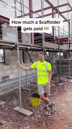 The truth behind how much scaffolders earn a day 💵💰 #scafflife #scaffolding #LiveForTheChallenge #building #construction #bricktok #fyp #viral #work #roofing #money #easy