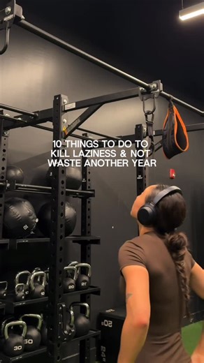 JULESGAINS | Fitness Coach on Instagram: "Kill laziness instead of wasting another year ⬇️ 1. Change your environment before your mindset 🛏️ Your room, your desk, your kitchen, etc. If they look like your old habits, you will act like your old habits. Do a full reset with your living space. Clean, reset, rearrange. 2. Start your day with ONE non-negotiable win. Not a 2-hour routine or “5 AM grind” 🧠 One SMALL win: make your bed, drink water, five pushups. Your brain needs evidence, not inspira