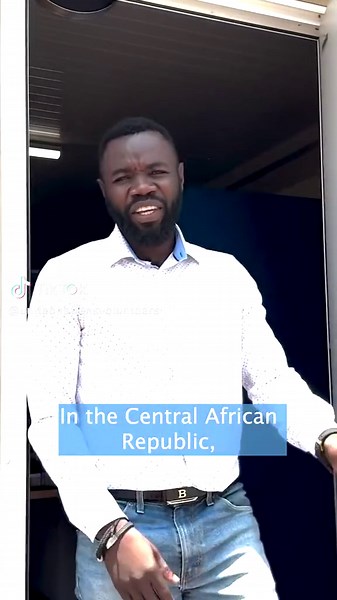 Did you know that #UNVolunteers also work in peacekeeping? 🕊️ Together with MINUSCA, the UN’s @‌unpeacekeeping mission in the Central African Republic 🇨🇫, volunteers assist those affected by conflict.