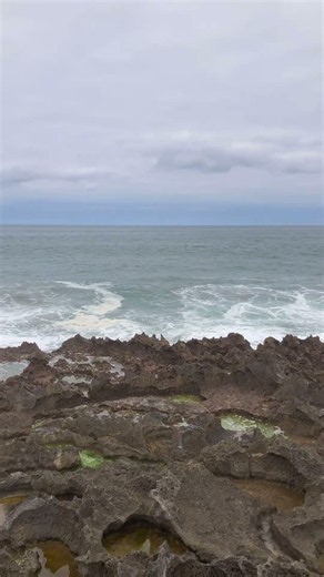Waves Crashing on the Rocky Shore 🌊 | Relaxing Ocean View #korean #قرآن #قرآن_كريم #explore #ocean