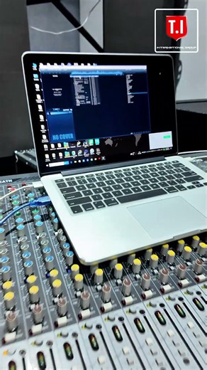 MAX-215 line array system