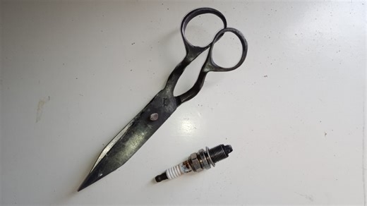 #آموزش تیز کردن قیچی در خانه با شمع خودرو