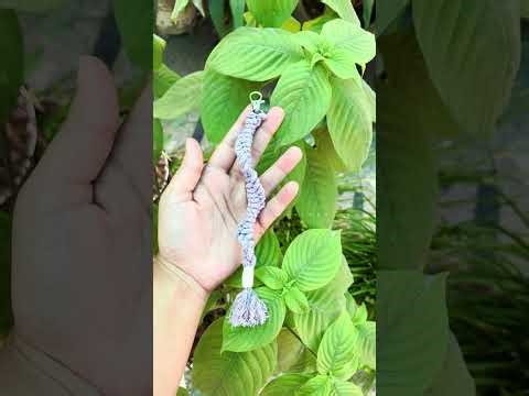 How to make DIY macrame keychain (for beginners) #diy #macramecrafts #macrameprojects
