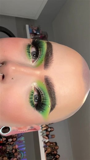 Jealous? 🐍🐍🐍 @Anastasia Beverly Hills Medium Brown Dipbrow Pomade, Brow Freeze Gel @Benefit Cosmetics Gimme Brow Pencil 4.5 @NYX Professional Makeup Espresso Lift N Snatch Brow Pen #browtutorial #browpomade #nyxcosmetics #abh #benefitcosmetics