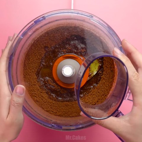 Unique strawberry chocolate cake designs to try at home