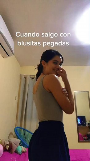 Club Limoncitos: La Muchacha Que Se Pega La Blusa