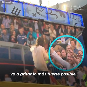 Al cantante le rompieron el corazón cuando tenía 14 años y el responsable estaba en el público durante uno de los conciertos de One Direction. Styles no perdió la oportunidad y lo humilló ante los miles de espectadores. | Upsocl Video