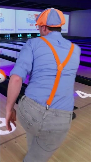 Blippi and Meekah go BOWLING!!! 🎳 #bowling #blippi #meekah