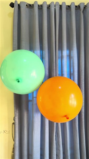 24'' ORANGE AND GREEN BALLOONS DEFLATE ON THE WALL#shortsviral