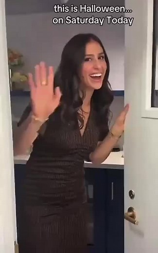 apparently I'm #Elphaba(I don't know I've never actually seen wicked???) #lastminutehalloweencostumes 🎵This is Halloween-@The party cats