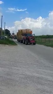 240K views · 4K reactions | Ci sono dei momenti nei quali dobbiamo tutti fermarci, senza pensare a cosa propone o cosa si occupa una pagina che seguite sui social. Questo è uno di quelli. Grazie a tutti i ragazzi dell'alta Padovana che questa mattina sono arrivati a Pernumia per Azienda Agricola Valdolmo ❤️ Insieme si può | DJ Reunion | Facebook