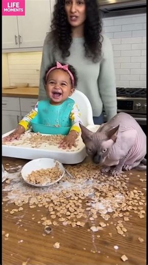 Sketch 😂 Baby's Cereal Chaos with Cat #sketch #cerealchaos #shorts