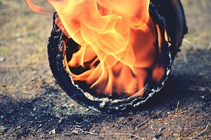 Dr. Pimple Popper Just Squeezed A Monster Inflamed Cyst On A Woman's Back