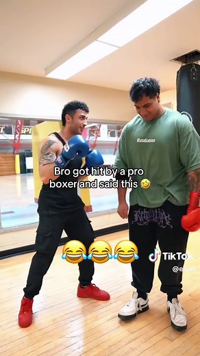 “Like, yeah it hurt” 😂 (via @Connor, shans.bruh/IG) #boxing #punch #reaction #pro #funny