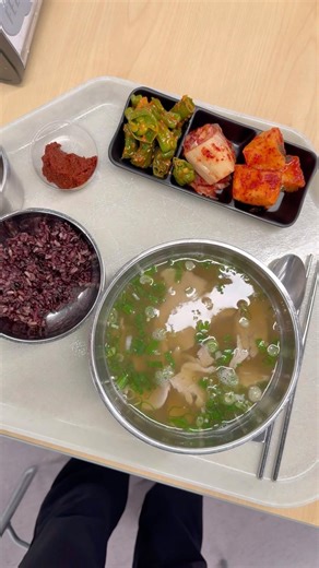 Today's free lunch at work! Watch till the end to see all other menu options 👩🏻‍💻☺️ #worklunch