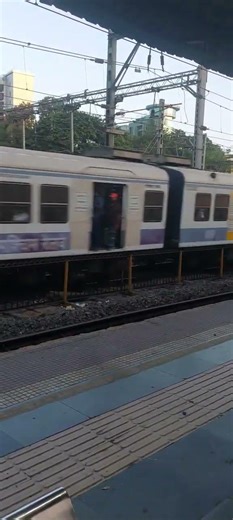 Mumbai Local Train Rush 🚆🔥 | Lifeline of Mumbai #shorts