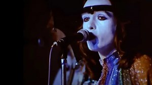 Une heure complète d’un live de Genesis à l’époque Peter Gabriel traitée en 4K - RTBF Actus