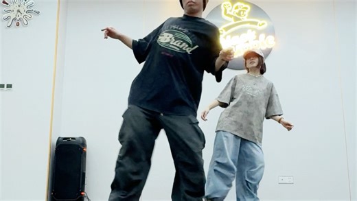 身体分离twist或roll 加 step练习