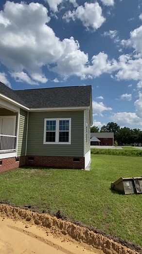 The “Eastmore” by Skyline Champion! This modular home is abnormal for sure! 2 levels on this prefab house! Watch the FULL tour for all the info and pricing, link in bio! #modularhomes #modularhouse #prefabhouse #housetour #newhome #viral