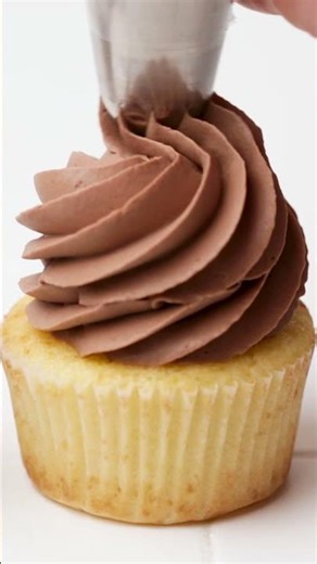 Nutella Ganache Frosting – Smooth, Creamy & So Easy